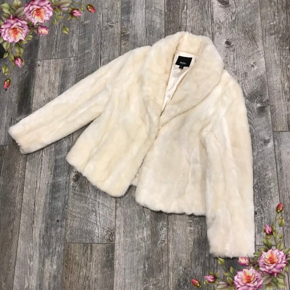 Mossimo Supply Co. Jackets & Blazers - Today’s sale Gorgeous super soft fake fur jacket